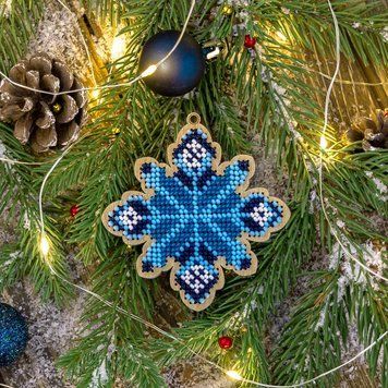 Wooden Bead Embroidery Kit &ndash; &ldquo;Christmas Ornament &ndash; Blue Snowflake&rdquo; FLK-243