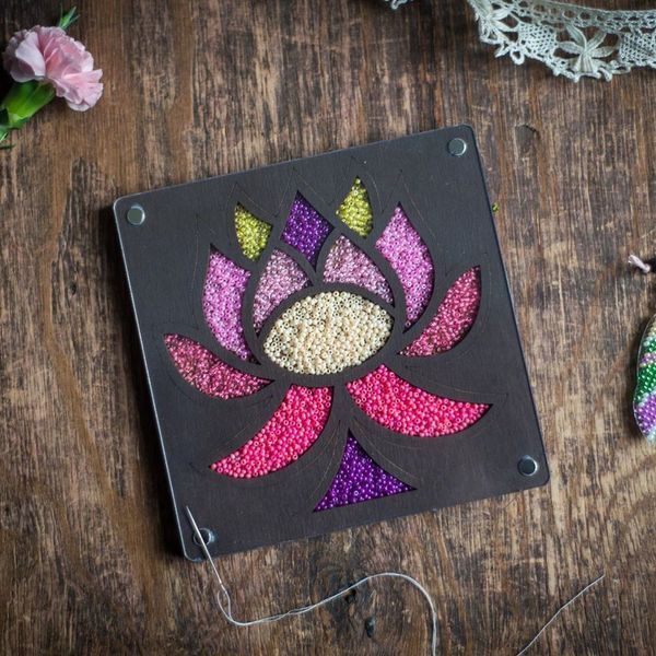 Bead Organizer Box &ndash; &ldquo;Lotus&rdquo;, With Clear Lid FLZB-043