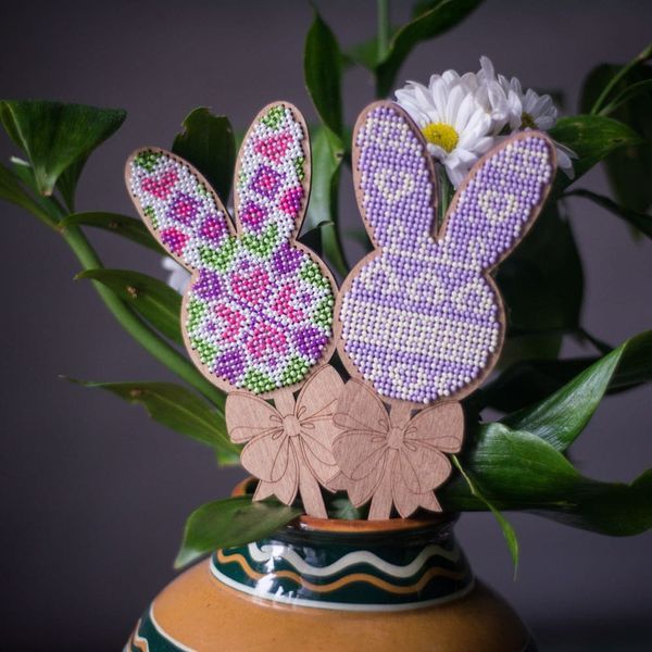 Wooden Bead Embroidery Topper &ndash; &ldquo;Bunny&rdquo; FLK-092