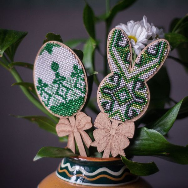 Wooden Bead Embroidery Topper &ndash; &ldquo;Bunny&rdquo; FLK-093