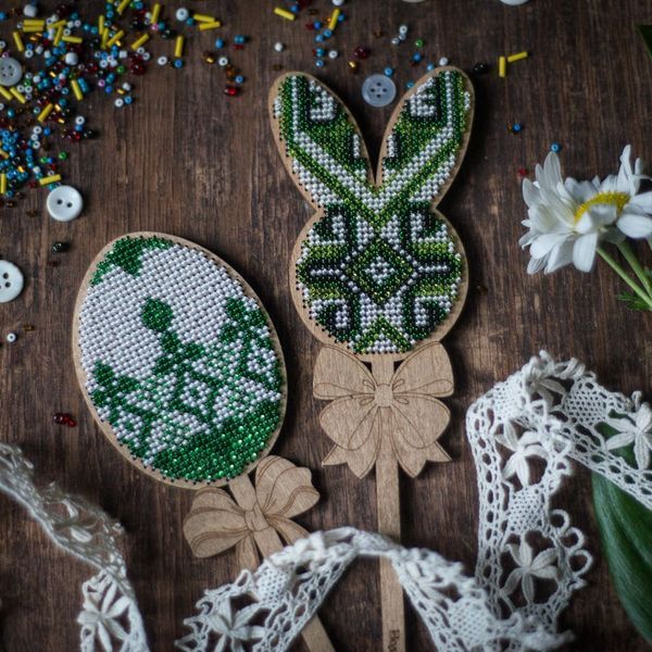 Wooden Bead Embroidery Topper &ndash; &ldquo;Bunny&rdquo; FLK-093