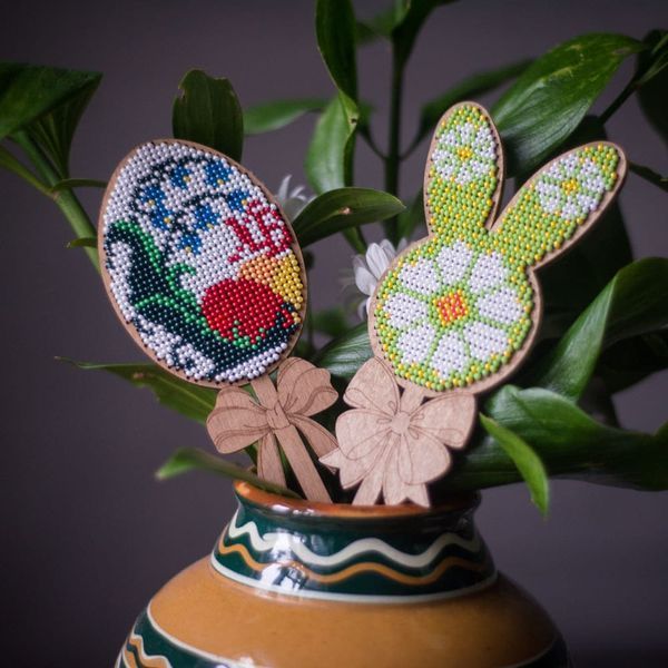 Wooden Bead Embroidery Topper &ndash; &ldquo;Bunny&rdquo; FLK-094