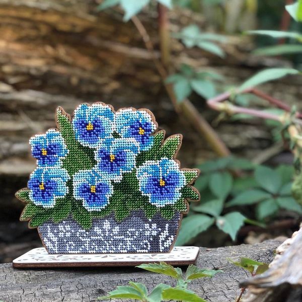 Wooden Bead Embroidery Kit &ndash; &ldquo;Pansies&rdquo; FLK-195