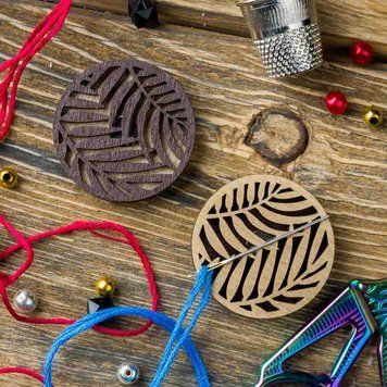 Needle Minder &ndash; &ldquo;Wooden, Double-Sided&rdquo; FLMH-046(W)
