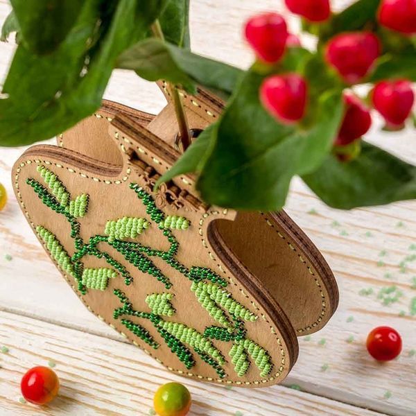 Wooden Bead Embroidery Kit &ndash; &ldquo;Green Dance&rdquo; (Double-Sided Vase) FLK-347