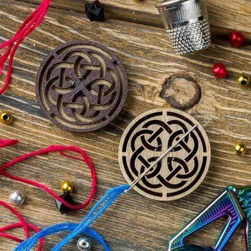 Needle Minder &ndash; &ldquo;Wooden, Double-Sided&rdquo; FLMH-047(W)