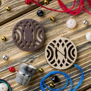 Needle Minder &ndash; &ldquo;Wooden, Double-Sided&rdquo; FLMH-040(W)