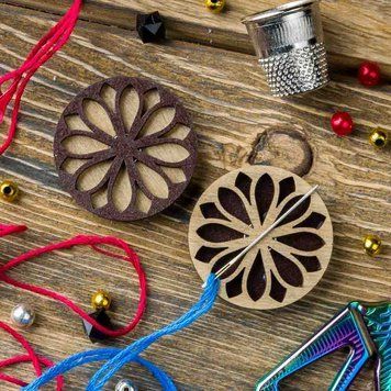 Needle Minder &ndash; &ldquo;Wooden, Double-Sided&rdquo; FLMH-048(W)