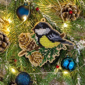 Wooden Bead Embroidery Kit &ndash; &ldquo;Christmas Ornament &ndash; Titmouse On Pinecones&rdquo; FLK-380