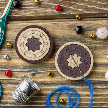 Needle Minder &ndash; &ldquo;Wooden, Double-Sided&rdquo; FLMH-007(W)