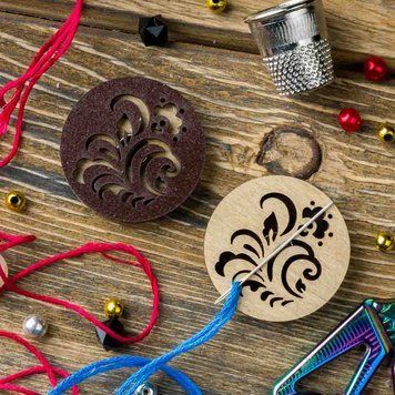 Needle Minder &ndash; &ldquo;Wooden, Double-Sided&rdquo; FLMH-049(W)