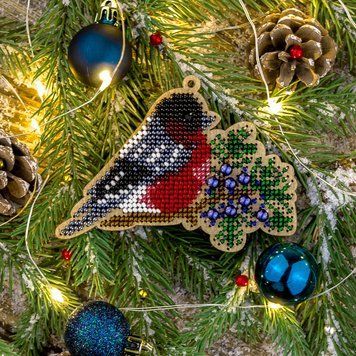Wooden Bead Embroidery Kit &ndash; &ldquo;Christmas Ornament &ndash; Bullfinch On Branch&rdquo; FLK-381