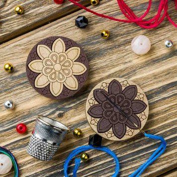 Needle Minder &ndash; &ldquo;Wooden, Double-Sided&rdquo; FLMH-018(W)