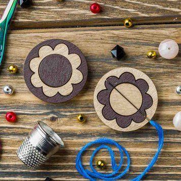 Needle Minder &ndash; &ldquo;Wooden, Double-Sided&rdquo; FLMH-024(W)