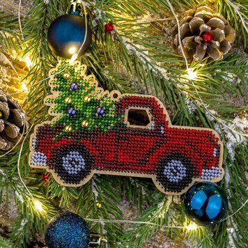Wooden Bead Embroidery Kit &ndash; &ldquo;Christmas Ornament &ndash; Red Car&rdquo; FLK-382