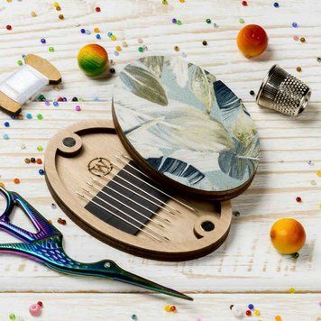 Magnetic Needle Case Oval &ndash; &ldquo;Feathers&rdquo; FLZB(N)-155