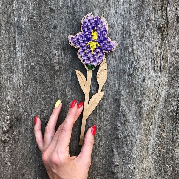 Wooden Bead Embroidery Kit &ndash; &ldquo;Iris&rdquo; FLK-200