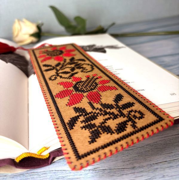 Craft Cardboard Embroidery Kit &ndash; &ldquo;Bookmark &ndash; Gerberas&rdquo; WLZ-015