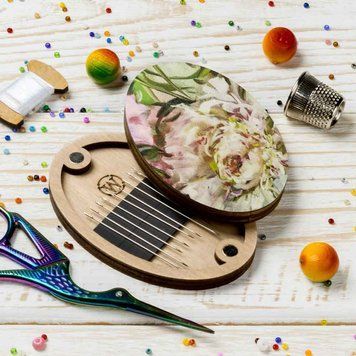 Magnetic Needle Case Oval &ndash; &ldquo;Peonies&rdquo; FLZB(N)-157