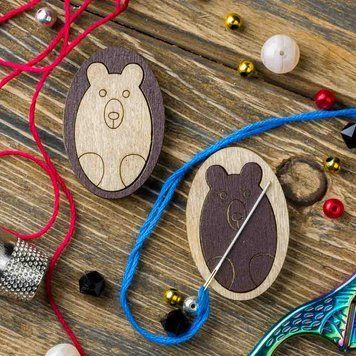 Needle Minder &ndash; &ldquo;Wooden, Double-Sided&rdquo; FLMH-025(W)