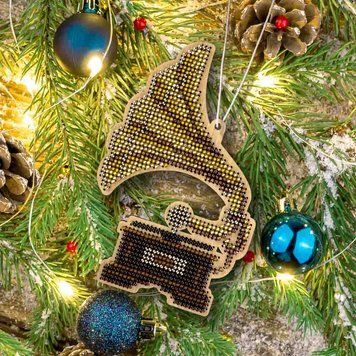 Wooden Bead Embroidery Kit &ndash; &ldquo;Christmas Ornament &ndash; Vintage Gramophone&rdquo; FLK-529