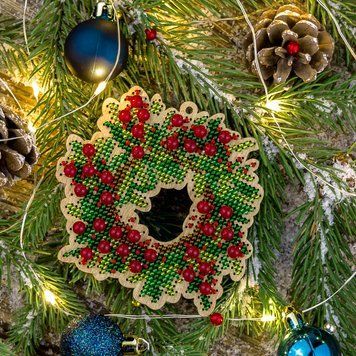 Wooden Bead Embroidery Kit &ndash; &ldquo;Christmas Ornament &ndash; Holiday Wreath&rdquo; FLK-386