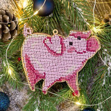 Wooden Bead Embroidery Kit &ndash; &ldquo;Christmas Ornament &ndash; Piglet&rdquo; FLK-155