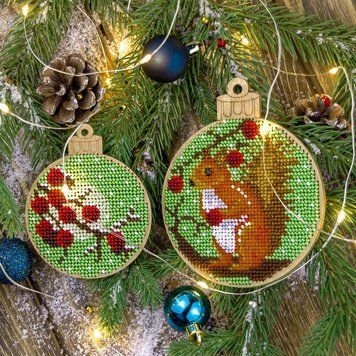 Wooden Bead Embroidery Kit &ndash; &ldquo;Christmas Ornament &ndash; Forest Rascal&rdquo; (2 pcs) FLK-306