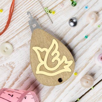 Needle Threader &ldquo;Golden Bird&rdquo; FLNT-041