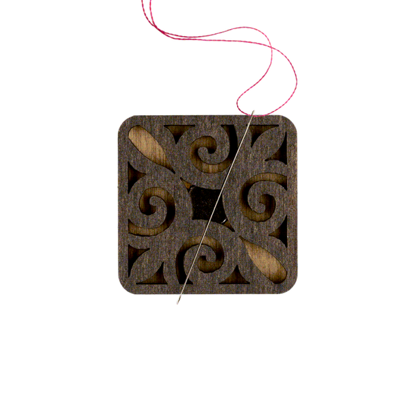 Needle Minder &ndash; &ldquo;Wooden, Single-Sided&rdquo; FLMH-084(W)
