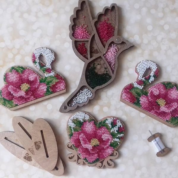 Wooden Bead Embroidery Kit &ndash; &ldquo;Swan&rdquo; FLK-107