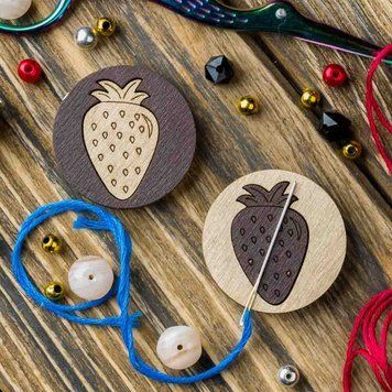 Needle Minder &ndash; &ldquo;Wooden, Double-Sided&rdquo; FLMH-010(W)