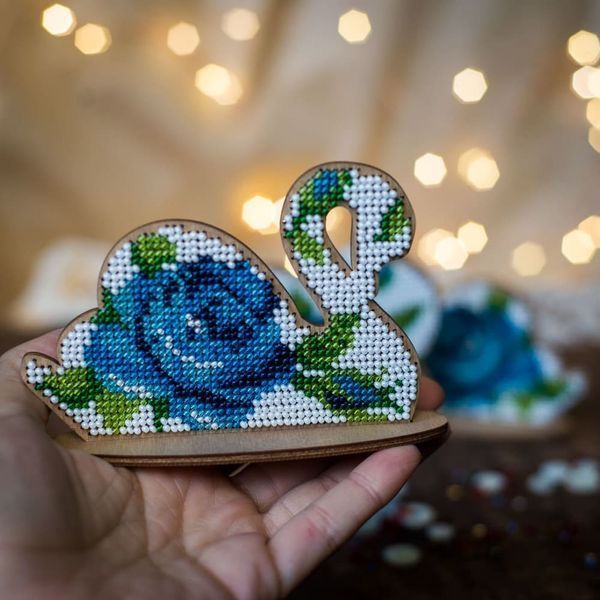 Wooden Bead Embroidery Kit &ndash; &ldquo;Swan&rdquo; FLK-108