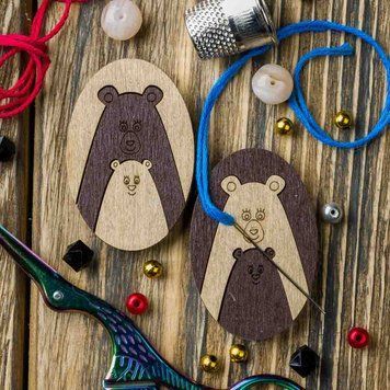 Needle Minder &ndash; &ldquo;Wooden, Double-Sided&rdquo; FLMH-027(W)