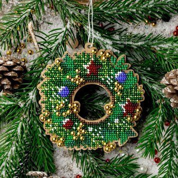 Wooden Bead Embroidery Kit &ndash; &ldquo;Wreath With Ornaments&rdquo; FLK-441