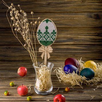 Wooden Bead Embroidery Topper &ndash; &ldquo;Easter Egg&rdquo; FLK-083