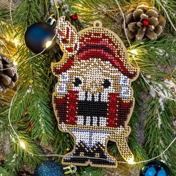 Wooden Bead Embroidery Kit &ndash; &ldquo;Christmas Ornament &ndash; Nutcracker&rdquo; FLK-392