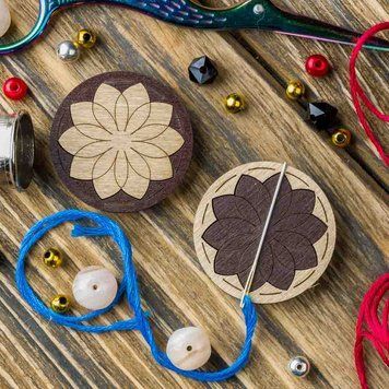 Needle Minder &ndash; &ldquo;Wooden, Double-Sided&rdquo; FLMH-011(W)