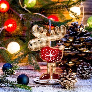 Wooden Bead Embroidery Kit &ndash; &ldquo;Christmas Ornament &ndash; Moose In Red&rdquo; FLK-211
