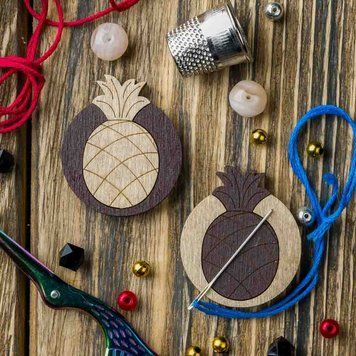 Needle Minder &ndash; &ldquo;Wooden, Double-Sided&rdquo; FLMH-028(W)