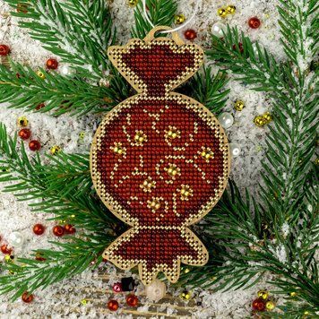 Wooden Bead Embroidery Kit &ndash; &ldquo;Christmas Ornament &ndash; Golden Motifs &ndash; Candy&rdquo; FLK-444