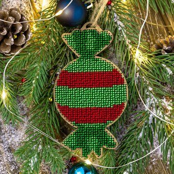 Wooden Bead Embroidery Kit &ndash; &ldquo;Christmas Ornament &ndash; Candy&rdquo; FLK-063