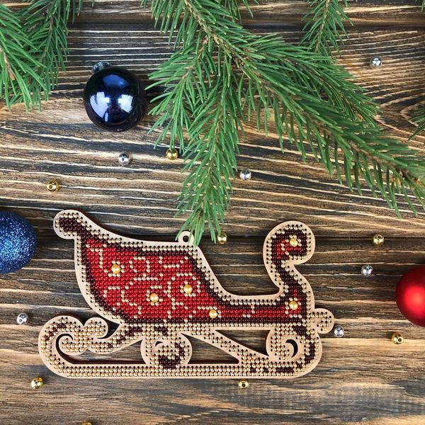 Wooden Bead Embroidery Kit &ndash; &ldquo;Christmas Ornament &ndash; Golden Motifs &ndash; Sleigh&rdquo; FLK-314