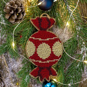 Wooden Bead Embroidery Kit &ndash; &ldquo;Christmas Ornament &ndash; Candy&rdquo; FLK-064