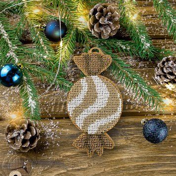 Wooden Bead Embroidery Kit &ndash; &ldquo;Christmas Ornament &ndash; Candy&rdquo; FLK-065