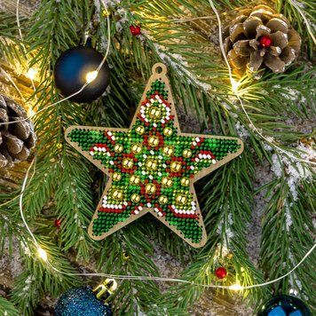 Wooden Bead Embroidery Kit &ndash; &ldquo;Christmas Ornament &ndash; Emerald Tale &ndash; Star&rdquo; FLK-397