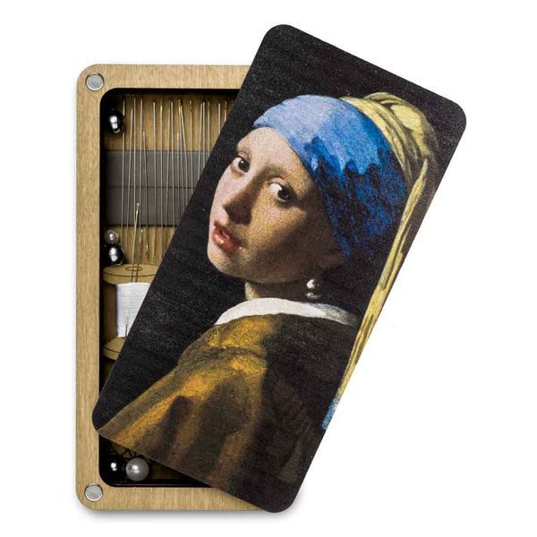 Magnetic Needle Case Large &ndash; &ldquo;Girl with a Pearl Earring&rdquo; FLZB(N)-125