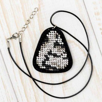 Faux Leather Bead Embroidery Kit &ndash; &ldquo;Pendant&rdquo; FLBB-084 Black