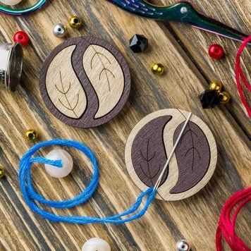Needle Minder &ndash; &ldquo;Wooden, Double-Sided&rdquo; FLMH-013(W)