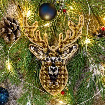 Wooden Bead Embroidery Kit &ndash; &ldquo;Christmas Ornament &ndash; Gaze From the Forest&rdquo; FLK-319